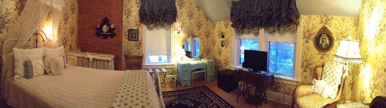 Alexander Mansion Bed & Breakfast Bed & Breakfast 4*