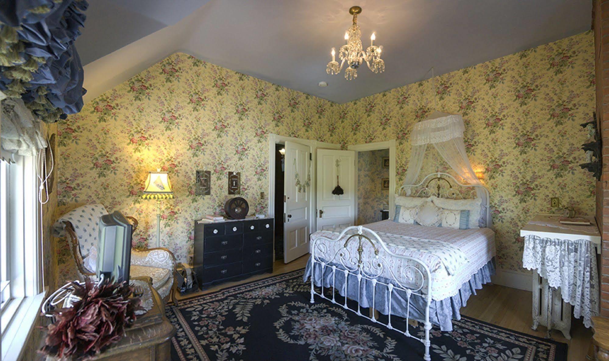 Alexander Mansion Bed & Breakfast 4*