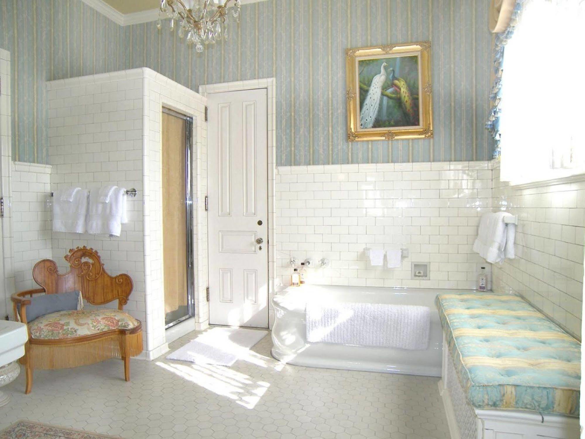 Alexander Mansion Bed & Breakfast Bed & Breakfast