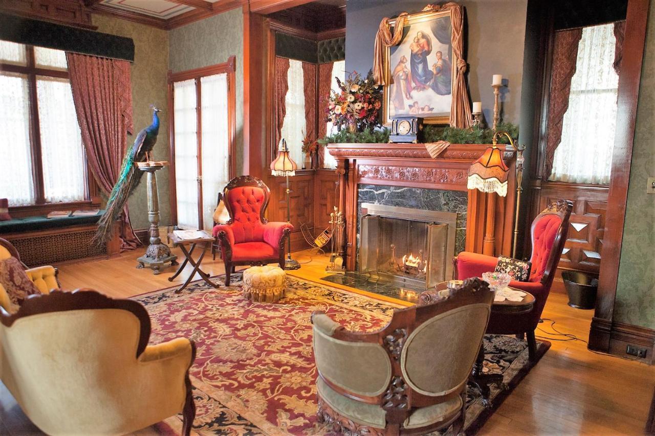 Alexander Mansion Bed & Breakfast 4*